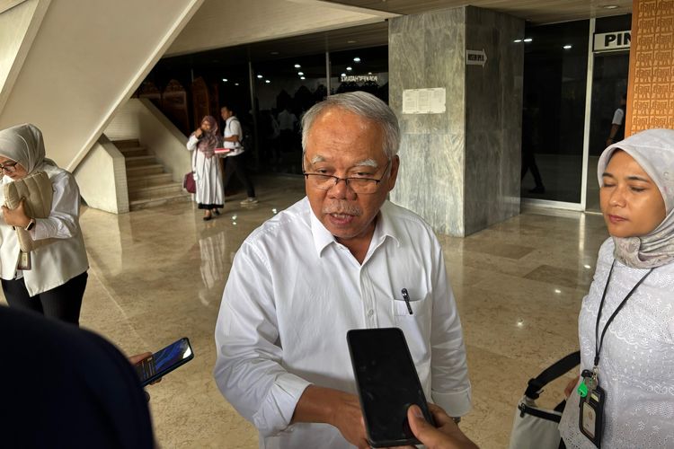 Kepala Otorita IKN Basuki Hadimuljono saat ditemui usai Rapat Kerja dengan Komisi II DPR RI di Kompleks Parlemen, Senayan, Jakarta Pusat, Senin (15/09/2025).