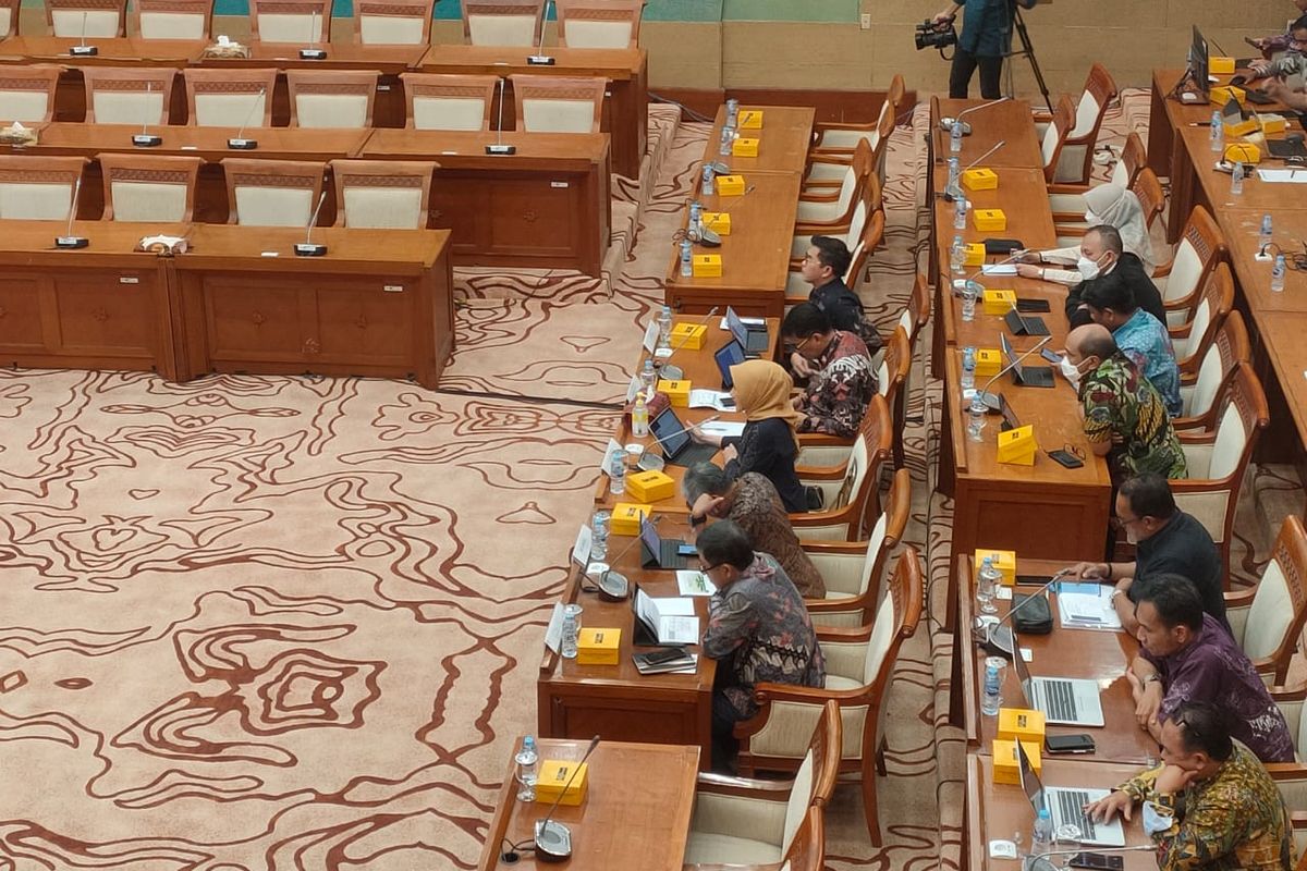 Dirut Pertamina Nicke Widyawati menghadiri rapat dengar pendapat (RDP) Komisi VII DPR membahas kebakaran Depo Plumpang, Kamis (16/3/2023).