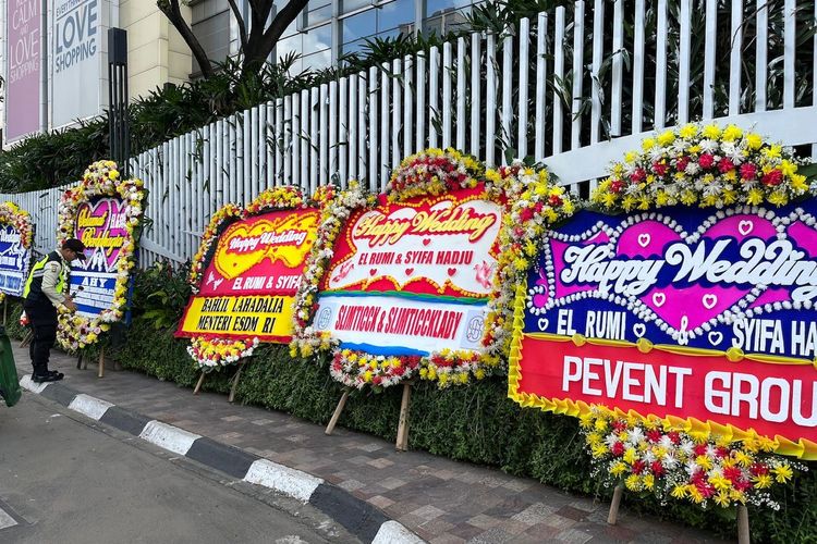Lokasi Pernikahan El Rumi dan Syifa Hadju Dipenuhi Karangan Bunga, dari AHY hingga Bahlil