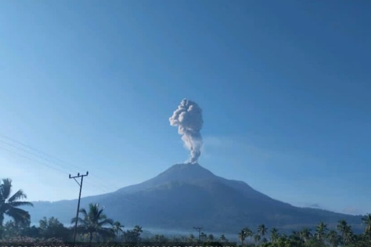Gunung Lewotobi Meletus 4 Kali Hari Ini, Tinggi Kolom Abu 1 Km, Warga Diimbau Pakai Masker