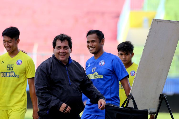 Pelatih asing Arema FC, Carlos Oliveira.