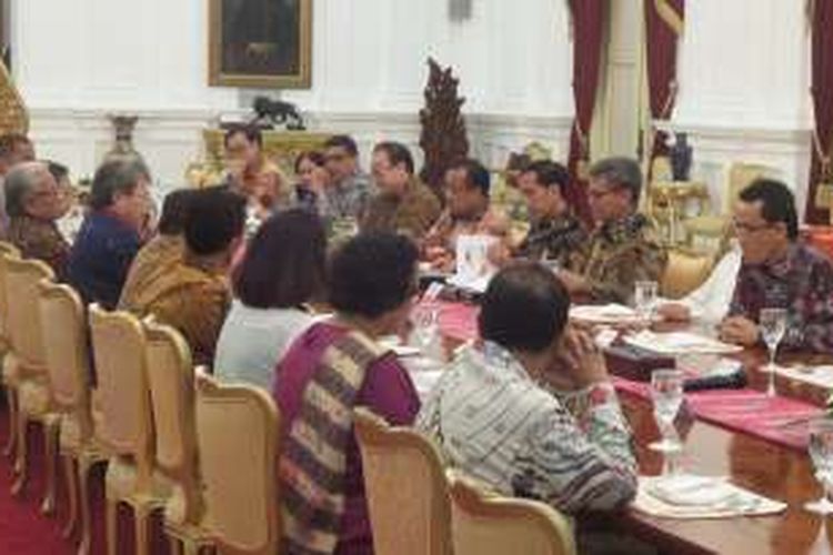 Presiden Joko Widodo saat menerima pakar hukum di Istana Merdeka Jakarta, Kamis (22/9/2916).