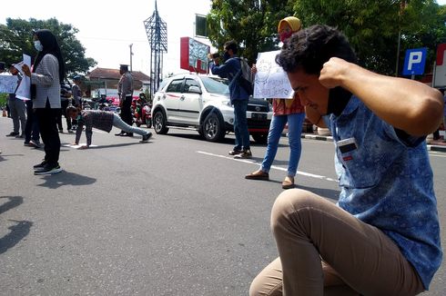 Pemimpinnya Joget Tanpa Masker, Mahasiswa: Kami Saja Dihukum Jongkok, padahal Wali Kota Blitar Ketua Satgas Covid-19