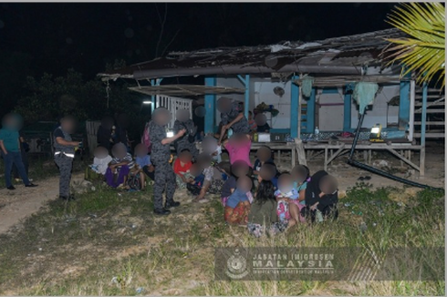 Perkampungan Ilegal WNI di Malaysia Digerebek, Penduduk Nekat Kabur Turuni Lereng Curam
