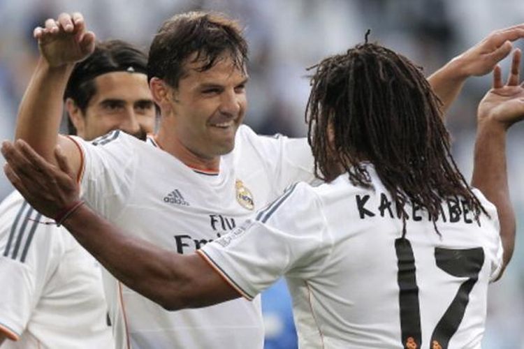 Mantan striker Real Madrid, Fernando Morientes (tengah), dijadwalkan hadir melakoni laga Star Indonesia vs Star Legends di Stadion Gelora Bung Tomo, Surabaya, 15 November 2014.