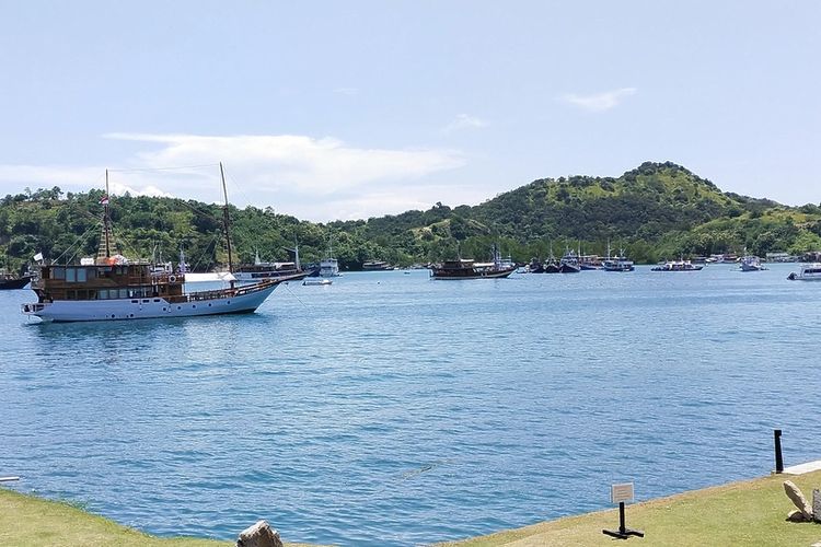 Labuan Bajo sidah ditetapkan menjadi wisata super premium di Indonesia. Kini Pariwisatanya sudah menggeliat selama pandemi Covid19 dua tahun ini, Selasa, (15/3/2022). (KOMPAS.com/MARKUS MAKUR)