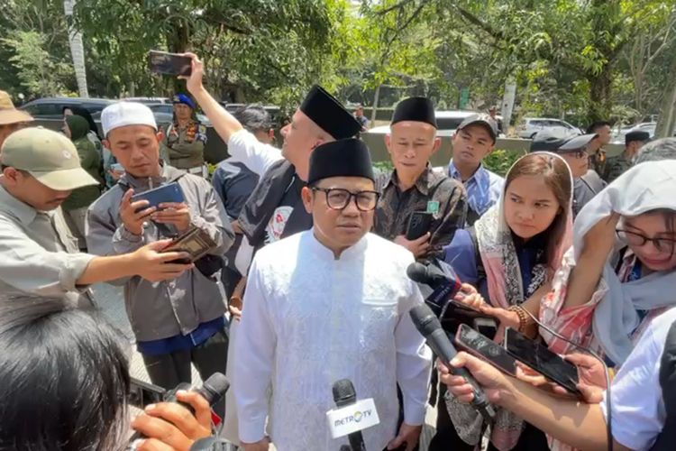 Bacawapres Muhaimin Iskandar atau Cak Imin saat ditemui di Masjid Al-Fathu, Soreang, Kabupaten Bandung, Jawa Barat pada Jumat (15/9/2023)