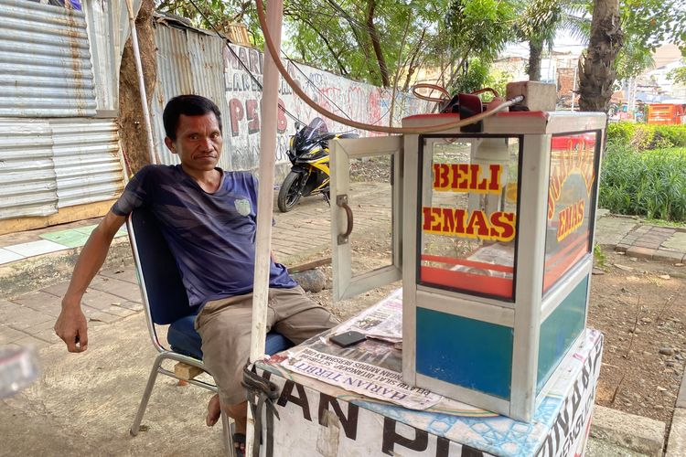 Lapak Beli Emas di Trotoar Senen: Buka 24 Jam, Jual Tanpa Ribet