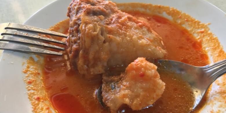 Gulai gajebo berbahan utama punuk sapi, dengan lemak tebal yang menempel pada daging.