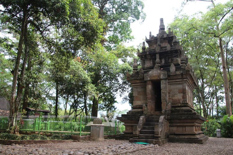 Candi Cangkuang, 8th century Shivaist Hindu temple, located in Leles, Garut Regency, West Java, Indonesia.