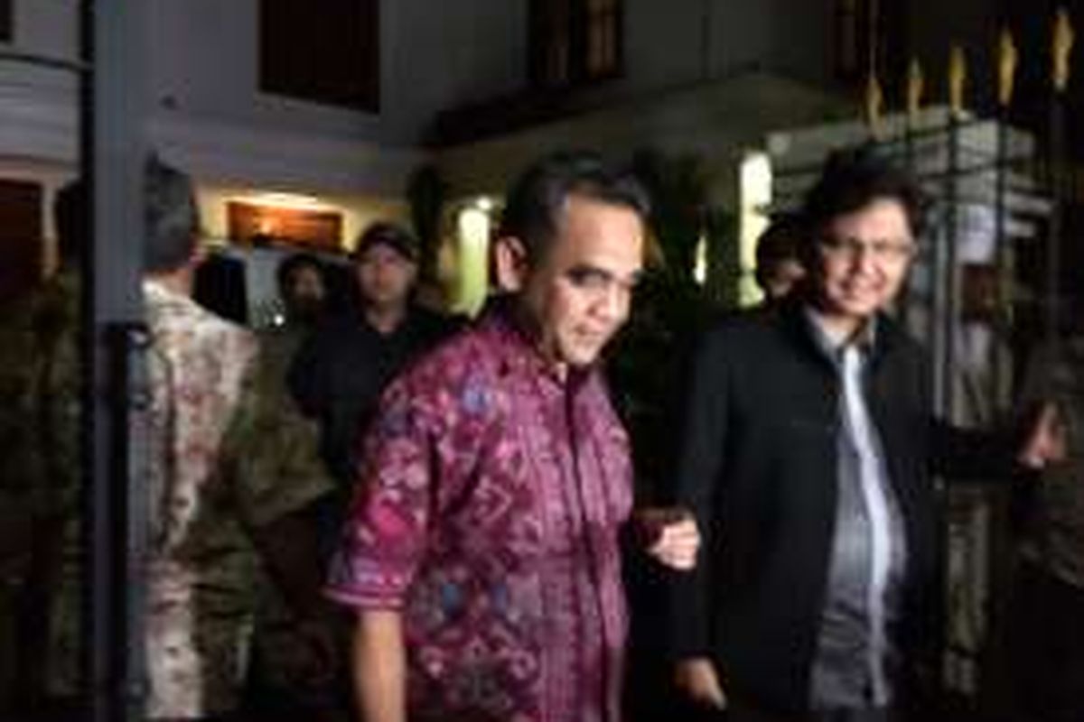 Dari kiri, Sekretaris Jenderal DPP Gerindra Ahmad Muzani dan Sekretaris Jenderal DPP Partai Keadilan Sejahtera (PKS) Mustafa Kamal di Jalan Kertanegara, Jakarta, Jumat (23/9/2016).