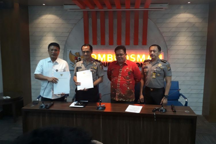 Jumpa pers Ombudsman terkait laporan salah satu saksi di kasus penyerangan penyidik KPK Novel Baswedan, di kantor Ombudsman, Jakarta, Selasa (6/2/2018).