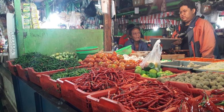 Masih Tinggi, Harga Cabai Merah di Pasar Mester Jatinegara, Jakarta Timur Kini Rp 90 Ribu Per Kilogram, Selasa (20/8/2019).