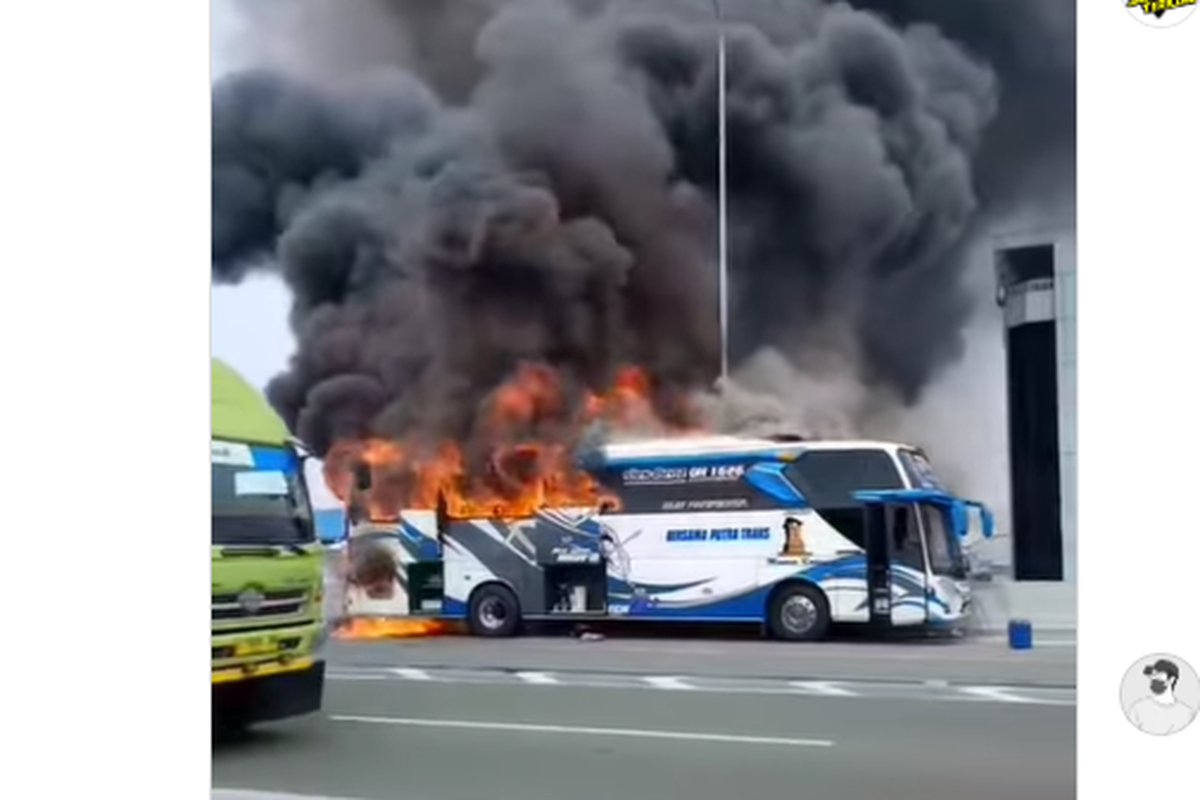 Kebarakan bus di Tol Wiyoto Wiyono, Jatinegara