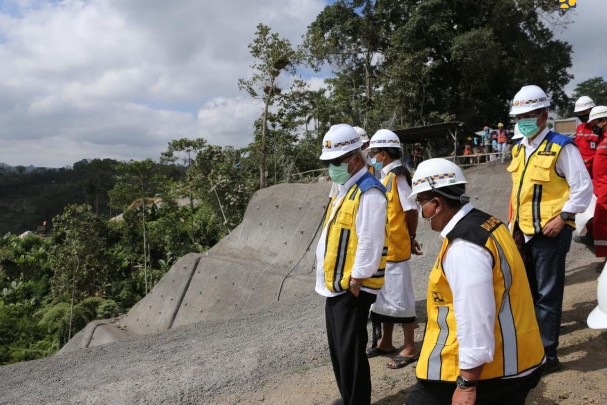 Bendungan Sidan di Kabupaten Badung guna mendukung ketersediaan air baku bagi kebutuhan domestik dan pariwisata di Provinsi Bali.