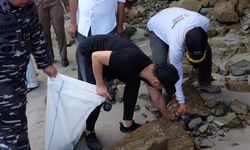 Atasi Limpah Plastik, Warga Trenggalek Bersih-Bersih Lingkungan