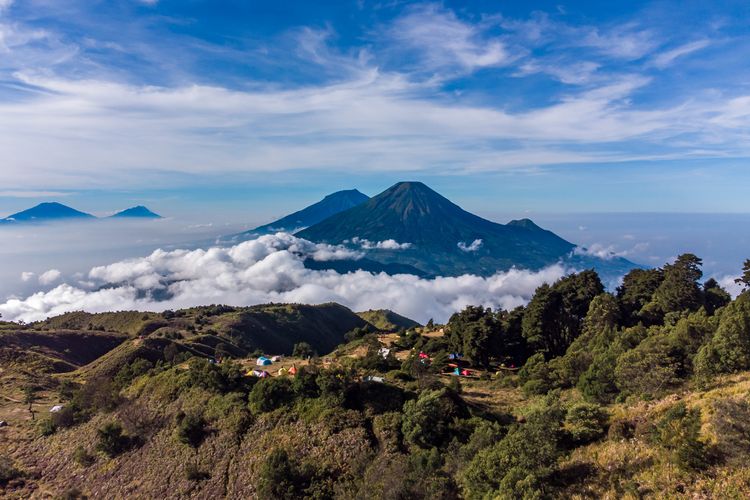 Pemandangan di Gunung Prau, Jawa Tengah.