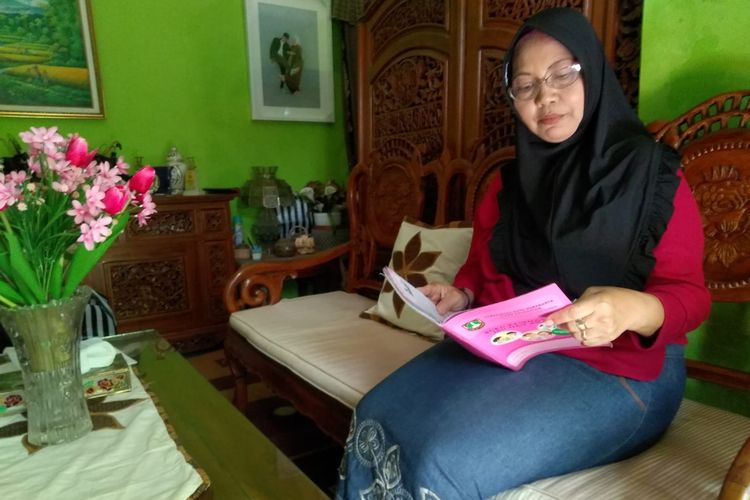 Patmawati, salah satu pegiat pencegahan stunting di Kota Solo, Jawa Tengah, saat ditemui di rumahnya.