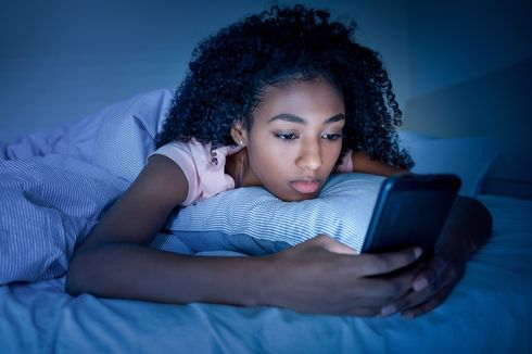 8 Penyebab Jam Tidur Berantakan dan Cara Mengatasinya