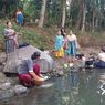 Krisis Air Bersih, Warga Cianjur MCK dan Cuci Beras di Kubangan Sungai