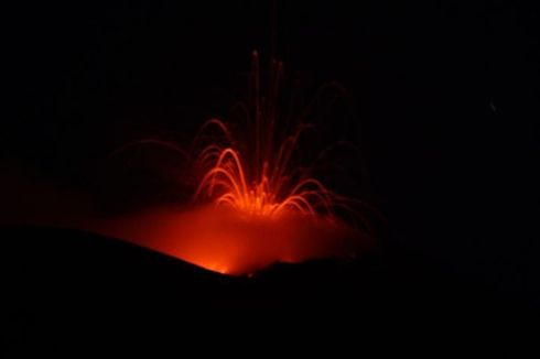 Gunung Api Ile Lewotolok Meletus 7 Kali dalam Semalam, Warga Diminta Tetap Waspada