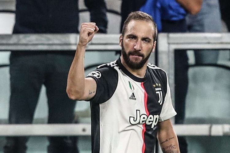 Gonzalo Higuain merayakan golnya dalam pertandingan Juventus vs Bayer Levekusen pada lanjutan Liga Champions di Stadion Allianz, Turin 1 Oktober 2019. 