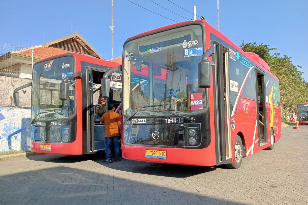 DAMRI kembali mengoperasikan rute Bus Listrik berbasis Buy The Service (BTS) Terminal Purabaya - ITS - Kenjeran Park via Middle East Ring Road (MERR) Surabaya pada Minggu (25/2/2024).