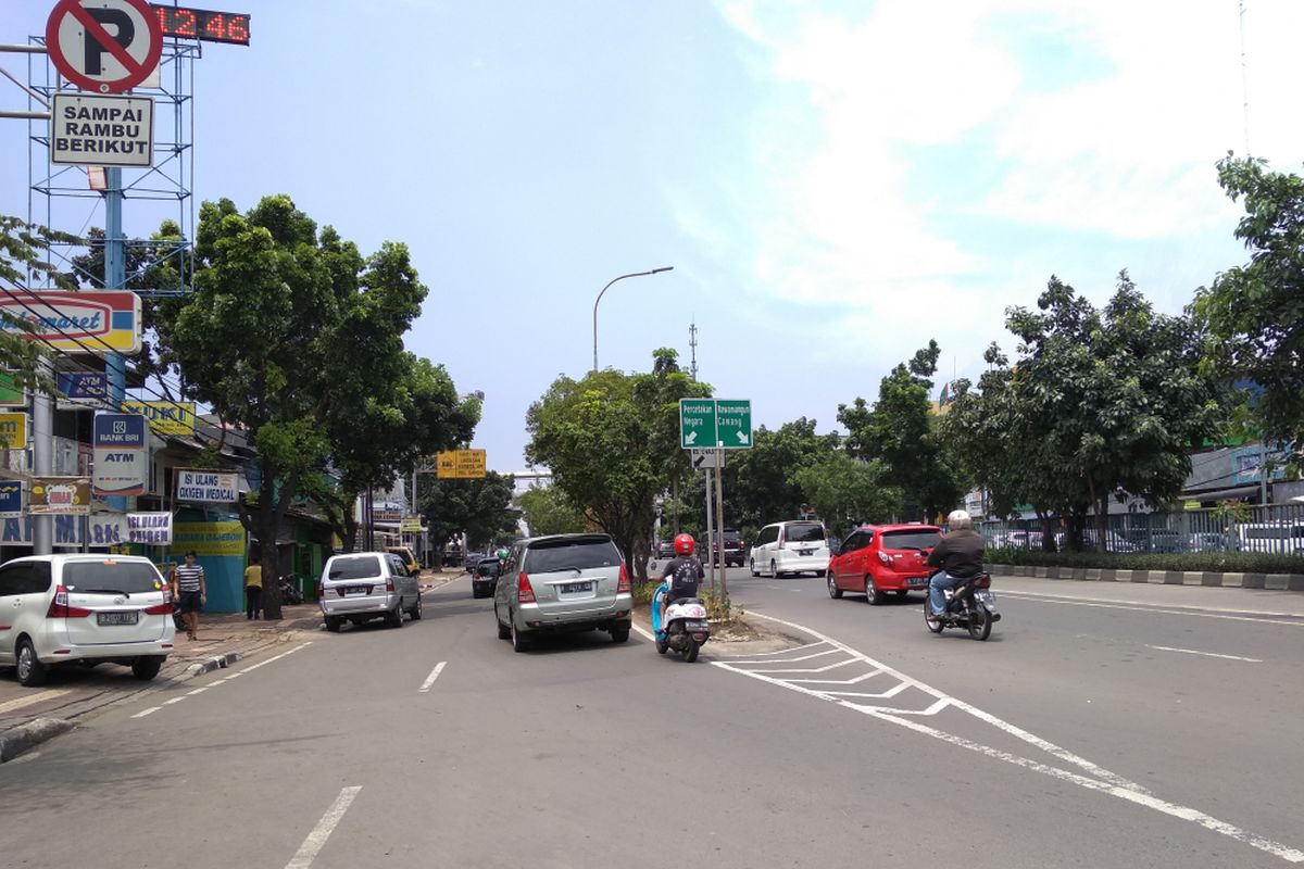 Median Jalan Pramuka Raya di Jakarta Timur diusulkan dibongkar untuk atasi kemacetan, Jumat (23/3/2018)