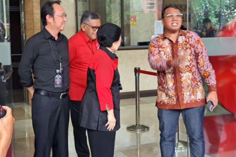 Ketua Umum PDI Perjuangn Megawati Soekarnoputri telah tiba di Kantor DPP PDI Perjuangan, Jalan Diponegoro, jelang pengumuman calon wakil presiden (cawapres) yang akan mendampingi bakal calon presiden Ganjar Pranowo, Rabu (18/10/2023).