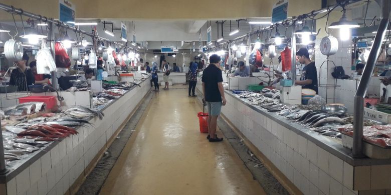 Deretan lapak pedagang ikan di Fresh Market PIK yang tampak bersih, Kamis (30/8/2018).