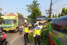 Truk Tabrak Pohon yang Timpa Pengendara Motor di Jalur Pantura Kendal