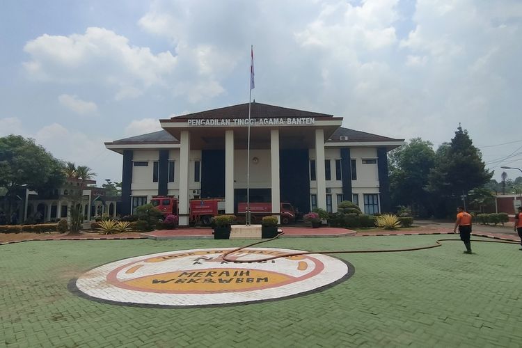 Kantor Pengadilan Tinggi Agama Banten Terbakar Saat Pegawai Rapat, 4 Ruangan di Lantai 2 Dilalap Api