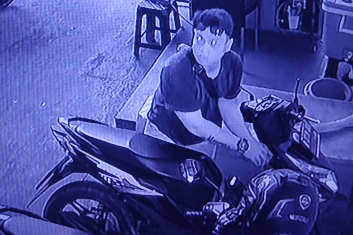 Pelaku curanmor tertangkap CCTV di salah satu Indekost di kawasan Cengkareng, Jakarta Barat