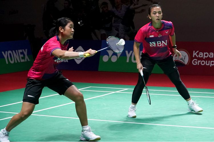 Aksi Febriana Dwipuji Kusuma/Amalia Cahaya Pratiwi ketika bertemu Lanny Tria Mayasari/Ribka Sugiarto pada babak 32 besar Indonesia Open 2023 di Istora, Senayan, Jakarta, Selasa (13/6/2023). Terkini, Febriana/Amalia kalah di babak 16 besar Australian Open 2023.