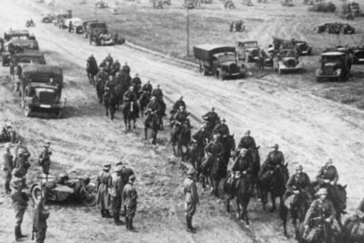 Pasukan Kavaleri Jerman memasuki wilayah Polandia pada September 1939 yang sekaligus memulai Perang Dunia II.