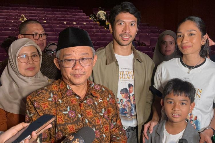 Mendikdasmen Abdul Mu'ti menggelar nonton bareng film Children of Heaven ditemani pemain di Plaza Senayan, Jumat (22/5/2026).