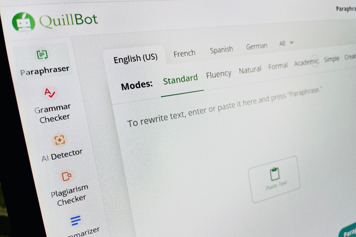 Ilustrasi aplikasi Quillbot.