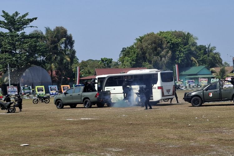 Bus Dicegat, Gubernur Kalteng 