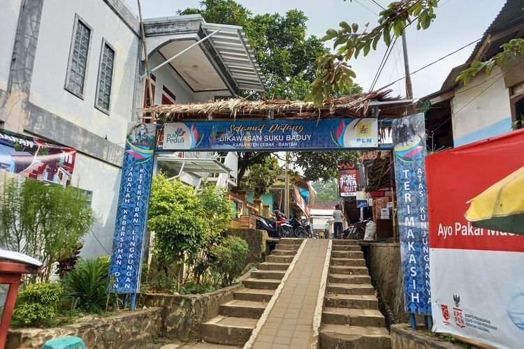 Kawasan Wisata Adat Baduy di Ciboleger, Desa Kanekes, Kecamatan Leuwidamar, Kabupaten Lebak, Banten