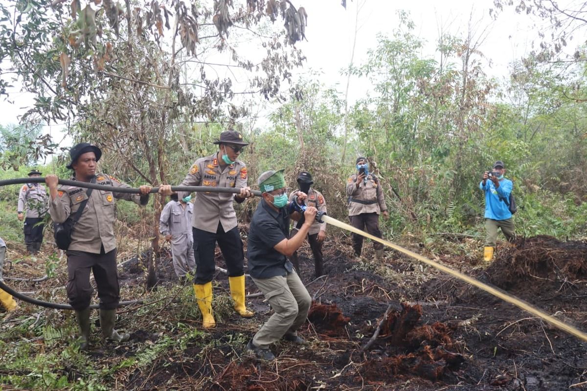 Banjir tercatat melanda beberapa wilayah termasuk Brebes, Maluku, serta Pasuruan. Karhutla juga terjadi di sejumlah daerah di Riau. 