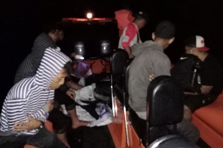 Sebuah kapal penumpang bernama Kapal Motor (KM) Rahmat Pantura karam di tengah laut di sekitar perairan Kabupaten Wakatobi, Sulawesi Tenggara, Sabtu (31/8/2019) sekitar pukul 18.30 Wita.