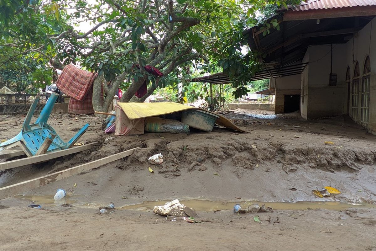Sudah 13 Hari Nasruddin di Pengungsian Pidie Jaya, Rumah Berlumpur dan Tak  Sanggup Bersihkan