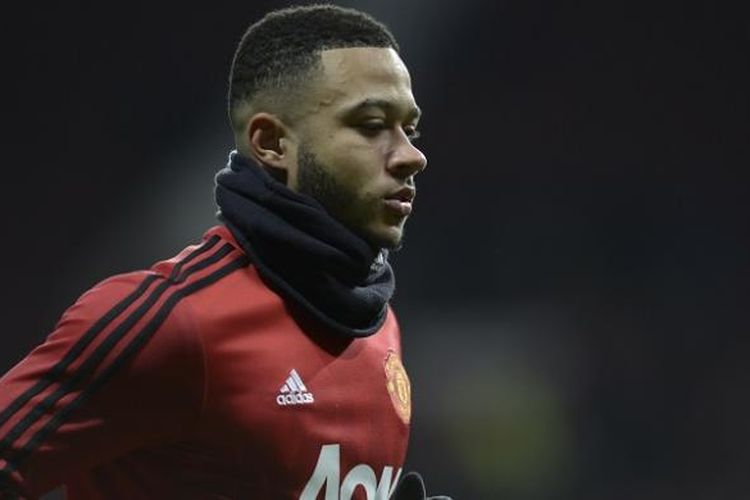 Memphis Depay dianggap sebagai biang kegagalan Manchester United dalam meraih tiga poin di kandang Chelsea, pada Minggu (7/2/2016).