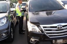 Sejumlah Kendaraan Berpelat Genap Masih Melintas di Bundaran Senayan