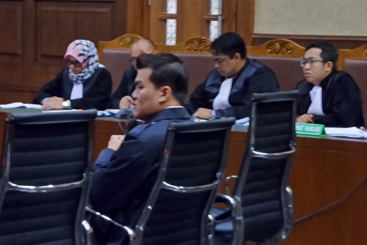 Andi Agustinus alias Andi Narogong duduk di kursi terdakwa di Pengadilan Tipikor Jakarta, Kamis (30/11/2017).