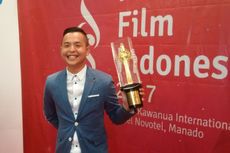 Ernest Prakasa Jawab Keraguan Arie Kriting dengan Sebuah Piala Citra