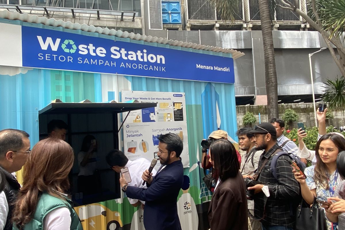 Peluncuran Reko Waste Station di area Menara Mandiri, Sudirman, Jakarta Selatan, Rabu (21/2/2024).