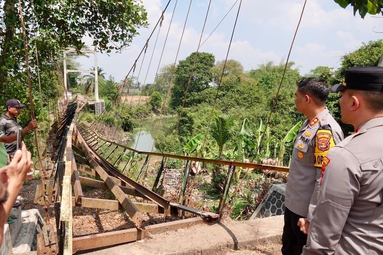 Jembatan Berusia 53 Tahun di Lampung Tengah Putus, Akses Warga hingga Layanan Kesehatan Terganggu
