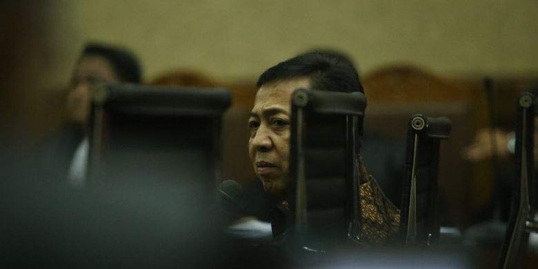 Ketua DPR Setya Novanto saat bersaksi di persidangan kasus dugaan korupsi e-KTP, di Pengadilan Tipikor Jakarta, Jumat (3/11/2017). Hari ini, Novanto hadir menjadi saksi untuk terdakwa pengusaha Andi Agustinus alias Andi Narogong