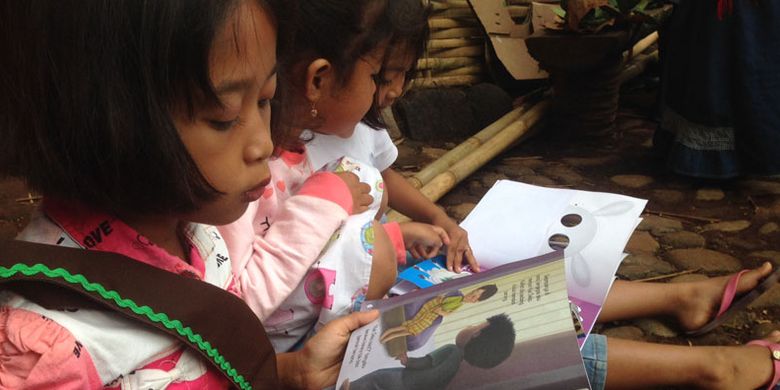 Tempat baca untuk anak-anak di Pasar Papringan, Desa Ngadiprono, Kecamatan Kedu, Kabupaten Temanggung, Jawa Tengah. Meski di tengah pelosok desa, pasar itu tetap diburu wisatawan.